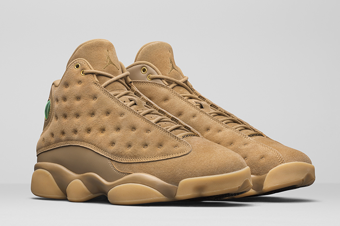 Air jordan brown. Air Jordan 13 Gold. Air Jordan 13 Wheat. Jordan 13 бежевые. Nike Air Jordan 13.